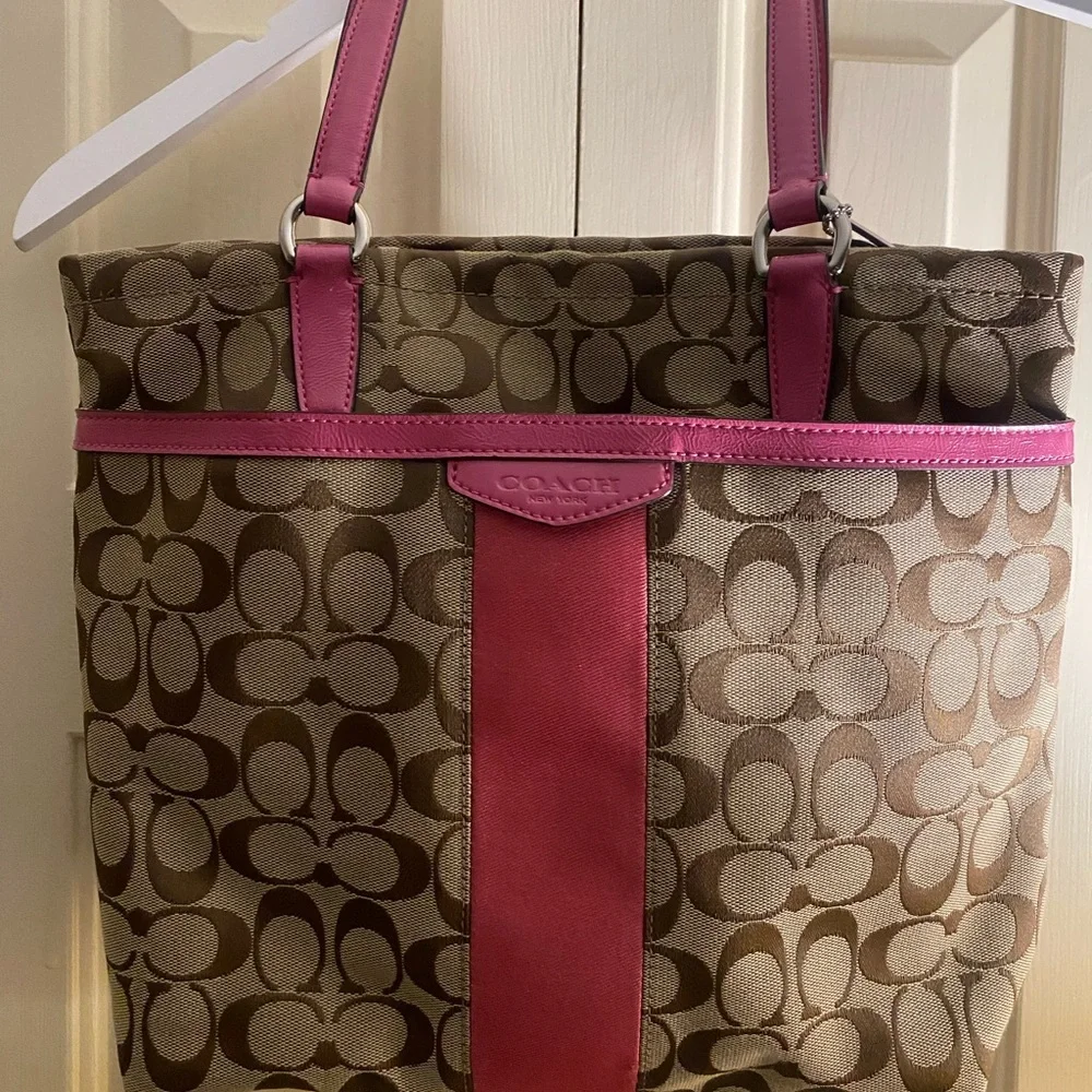 NWOTCoach zip top signature stripe tote canvas and patent leather - Picture 7 of 8